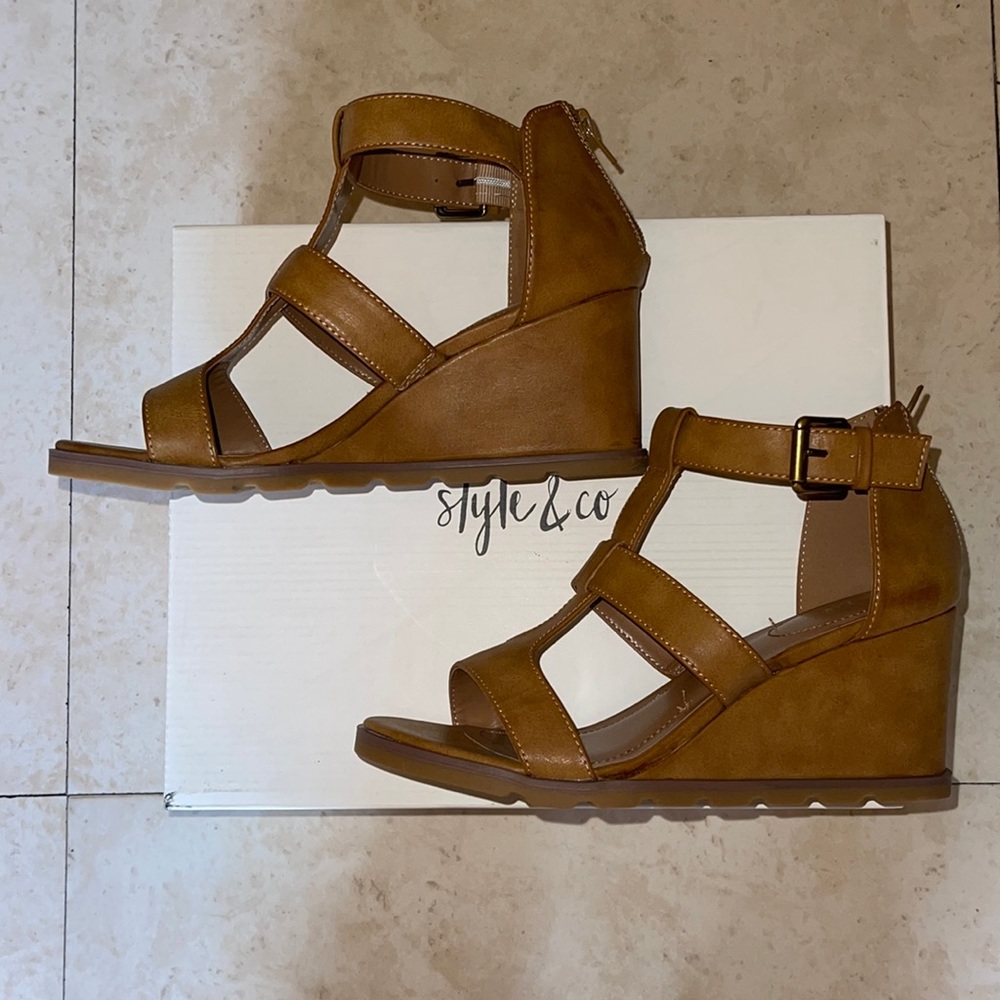 Style & CO Wedge Sandals Size 8.5M
